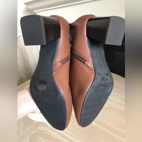 Liz Claiborne|NWOT Faux brown leather booties with chunky block heel•••Size 10W - Picture 8 of 12